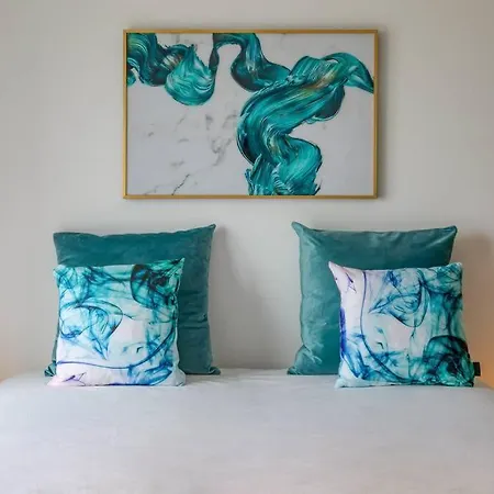 Sylena's Oceanview דירה