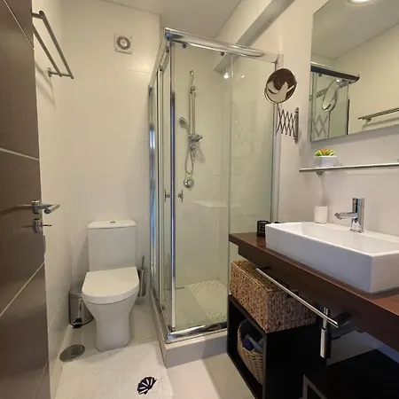 דירה Sylena's Oceanview לוריניה